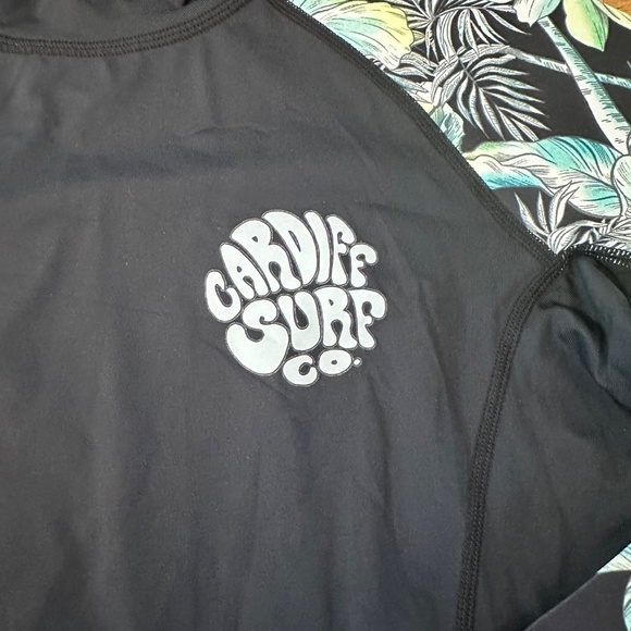 NWOT Rash Guard (unsure of brand) with Cardiff Surf Co Logo (Size L) - Picture 2 of 7